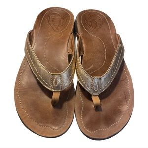 OluKai Kuma Gold Flip Flops - Size 7